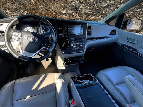 Used 2018 Toyota Sienna XLE w/ XLE Navigation Package image 14