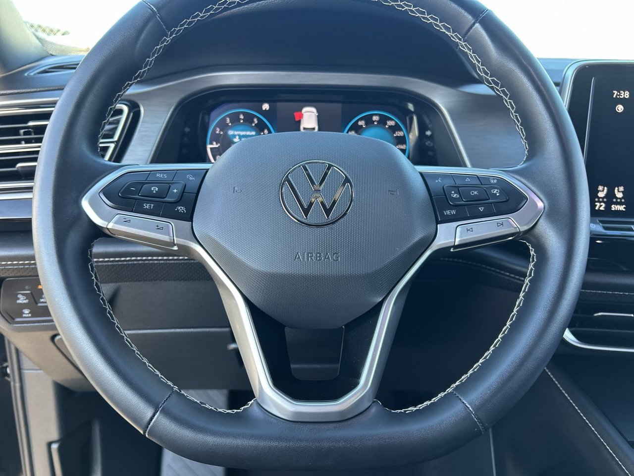 Used 2024 Volkswagen Atlas Cross Sport SE FWD image 19