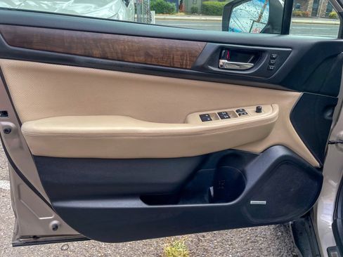 Used 2017 Subaru Outback 3.6R Limited AWD/4WD image 10
