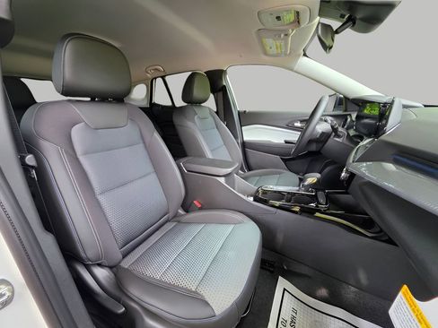 New 2026 Chevrolet Trax LT w/ Midnight Edition FWD image 10