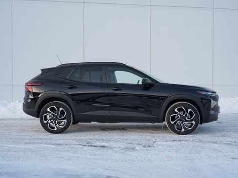 Used 2025 Chevrolet Trax RS w/ Sunroof Package image 2