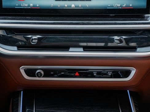 Certified 2025 BMW X7 M60i image 15