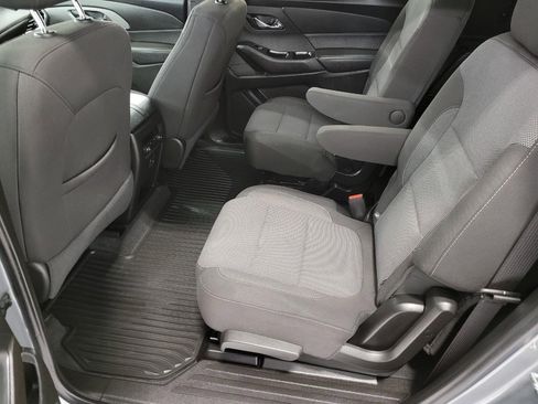 Used 2023 Chevrolet Traverse LT image 21