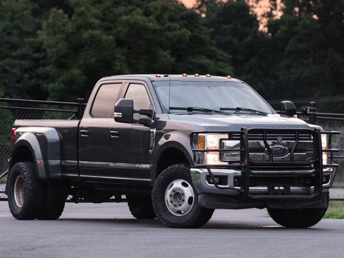 Used 2017 Ford F350 Lariat w/ FX4 Off-Road Package AWD/4WD image 3