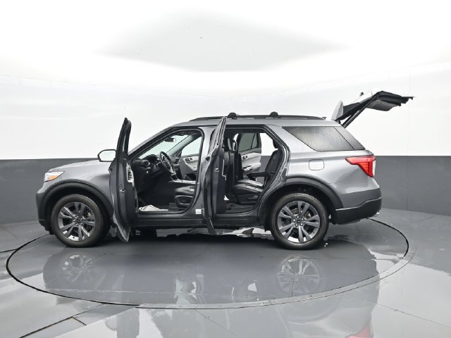 Used 2022 Ford Explorer XLT w/ Equipment Group 202A AWD/4WD image 35
