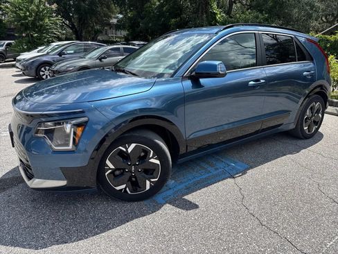 Used 2023 Kia Niro Wind w/ Wind Preserve Package FWD image 3