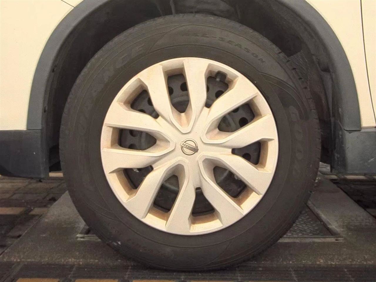 Used 2020 Nissan Rogue S AWD/4WD image 9