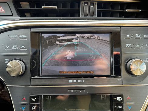 Used 2013 Toyota Avalon Limited image 18