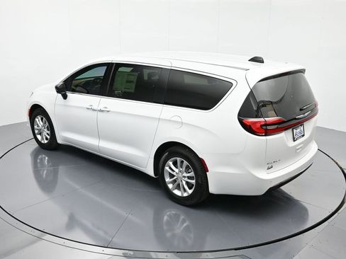 New 2026 Chrysler Pacifica Select image 33