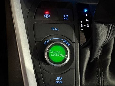 Used 2020 Toyota RAV4 XSE AWD/4WD image 19