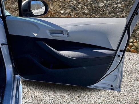 Used 2022 Toyota Corolla LE image 21