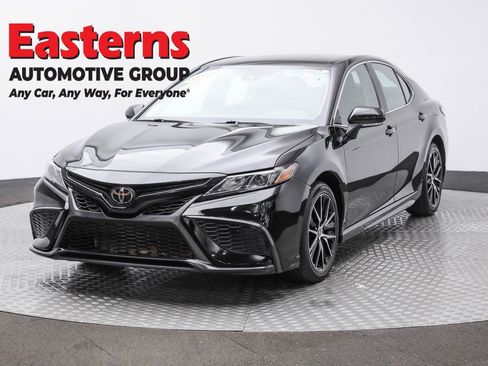 Used 2024 Toyota Camry SE FWD image 1