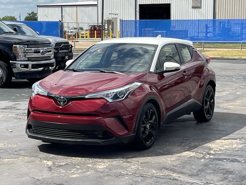 Used 2018 Toyota C-HR XLE FWD image 3