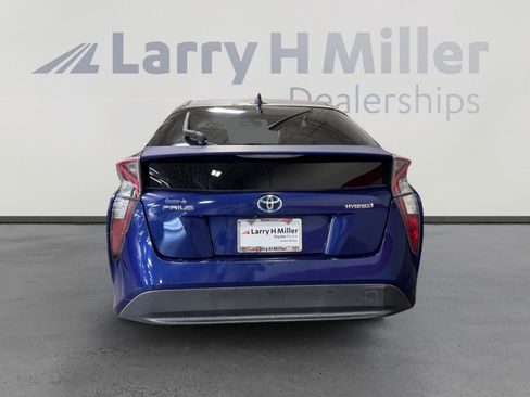Used 2016 Toyota Prius Two FWD image 4