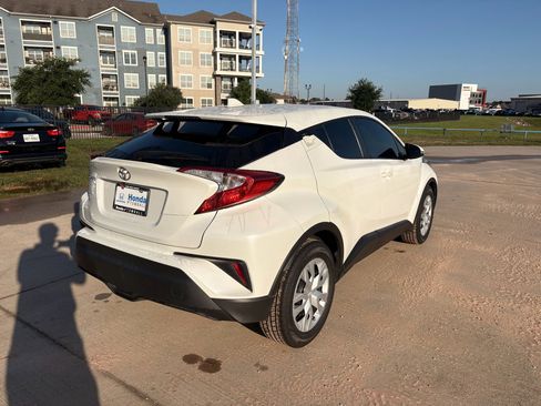 Used 2021 Toyota C-HR LE FWD image 8