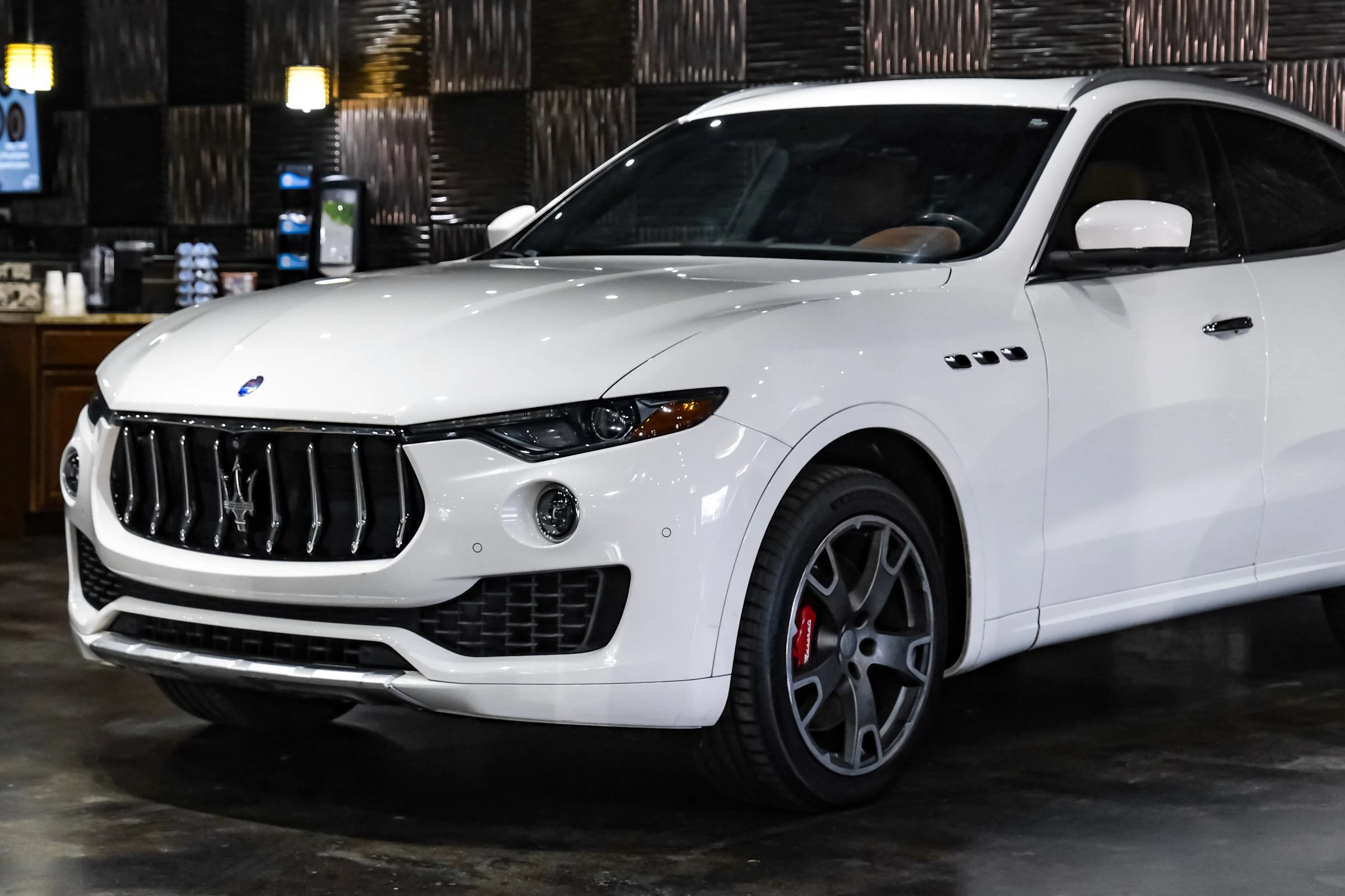 Used 2017 Maserati Levante S AWD/4WD image 8
