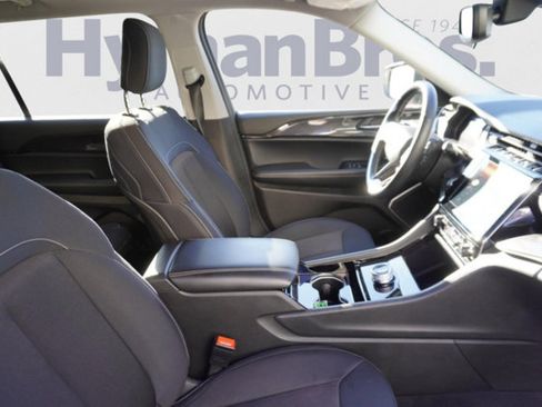 Used 2022 Jeep Grand Cherokee L Laredo w/ Luxury Tech Group I AWD/4WD image 20