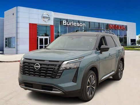 New 2026 Nissan Pathfinder Platinum FWD image 1
