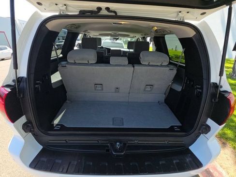 Used 2019 Toyota Sequoia SR5 AWD/4WD image 6