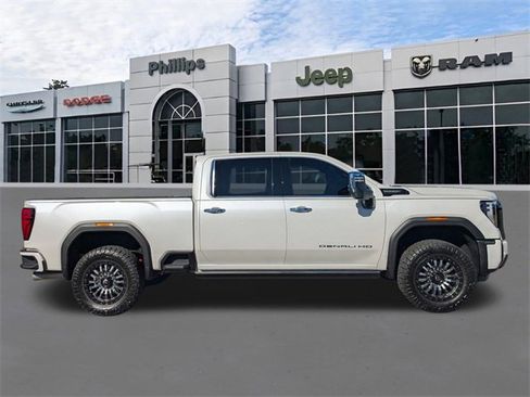 Used 2025 GMC Sierra 2500 Denali Ultimate image 2