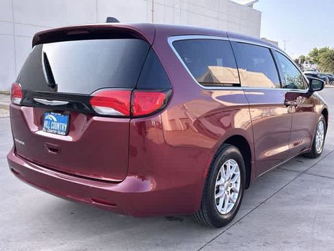 Used 2023 Chrysler Voyager LX FWD image 6