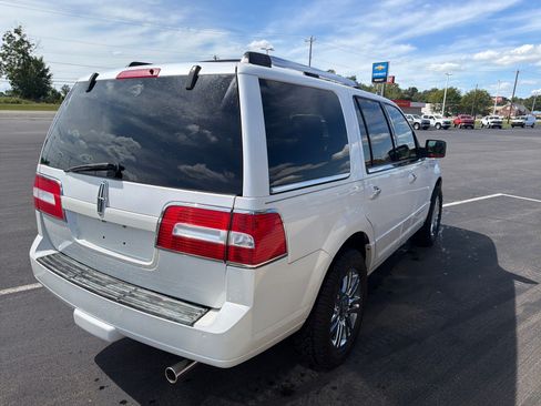 Used 2010 Lincoln Navigator 2WD image 4