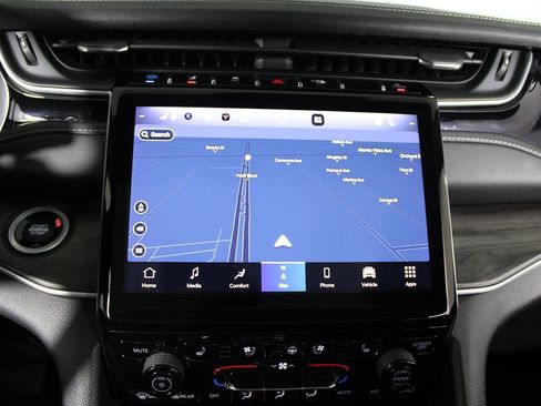 Used 2023 Jeep Grand Cherokee 4WD 4xe w/ Luxury Tech Group II image 13