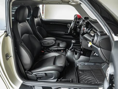 Used 2019 MINI Cooper S w/ Premium Package image 30