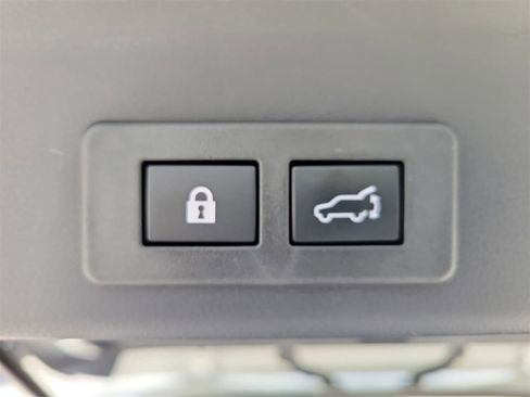 Used 2024 Subaru Ascent Touring w/ Popular Package #2 image 9