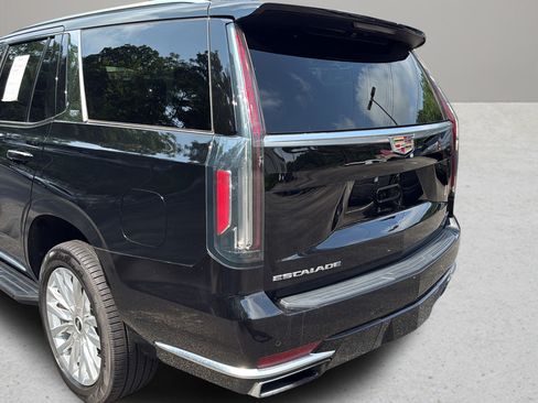 Used 2021 Cadillac Escalade Luxury AWD/4WD image 12