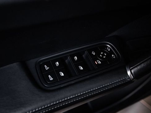 Certified 2023 Porsche Cayenne Platinum Edition AWD/4WD image 22