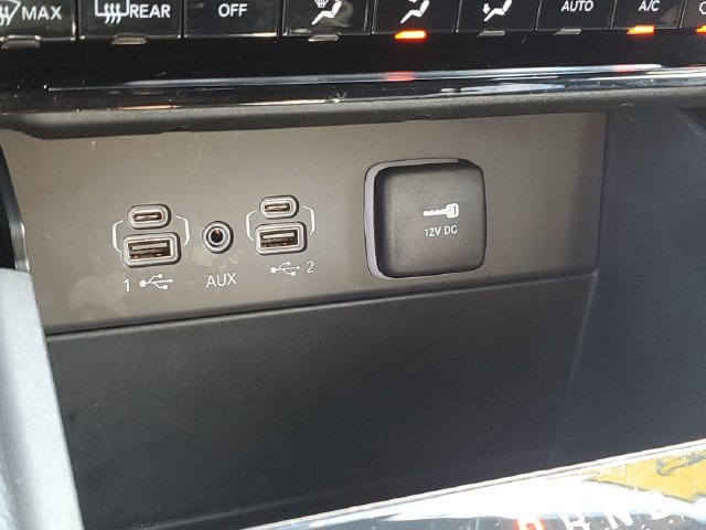 Used 2024 Jeep Grand Cherokee Limited AWD/4WD image 23