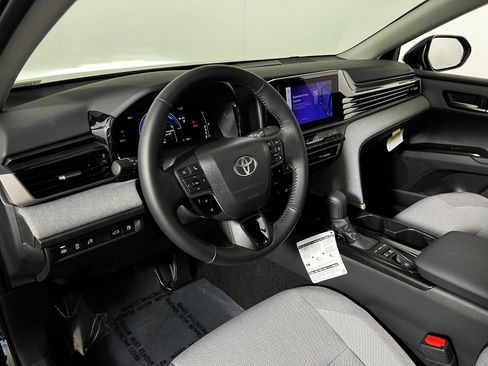 Used 2026 Toyota Camry LE w/ Convenience Package FWD image 12