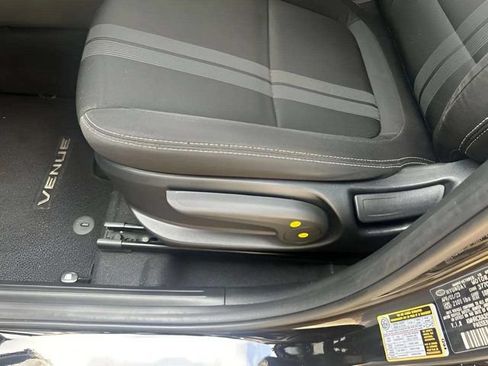 Used 2023 Hyundai Venue SEL w/ Cargo Package FWD image 7