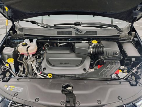 Used 2024 Chrysler Pacifica Touring-L AWD/4WD image 16