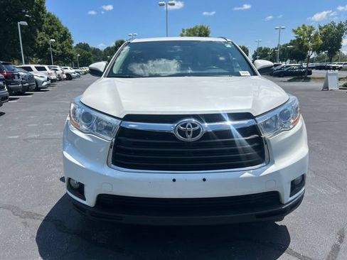 Used 2014 Toyota Highlander XLE AWD/4WD image 2
