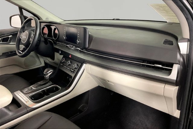 Used 2022 Kia Carnival LX FWD image 25