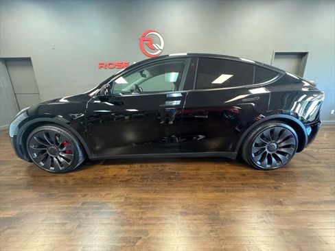Used 2023 Tesla Model Y Performance image 2