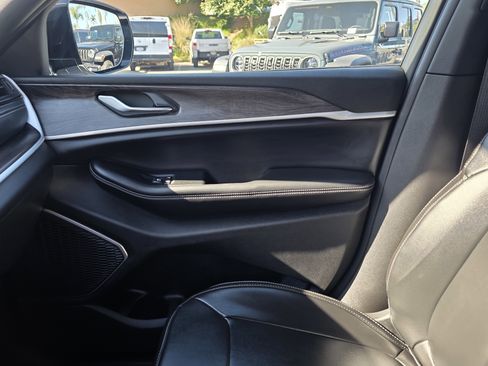 New 2026 Jeep Grand Cherokee Limited RWD image 14