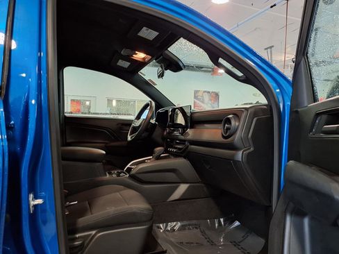 Used 2024 Chevrolet Colorado Trail Boss w/ LPO, Dark Essentials Package AWD/4WD image 19