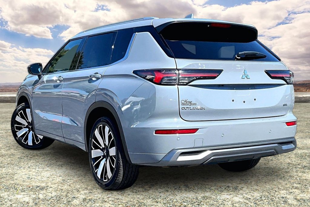 Used 2025 Mitsubishi Outlander SEL FWD image 4