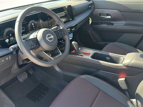 New 2026 Nissan Kicks SR image 9