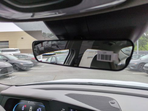 New 2026 Hyundai Elantra SE FWD image 32