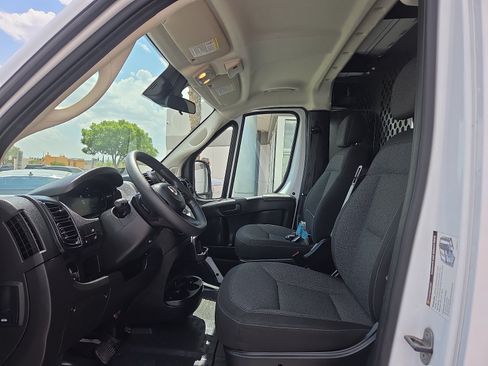 Used 2025 RAM ProMaster 2500 w/ U-Haul Equipment Group FWD image 9