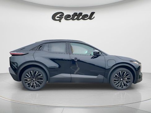 Used 2026 Toyota C-HR AWD/4WD image 4