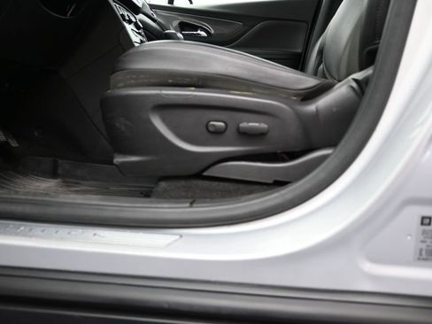 Used 2021 Buick Encore Preferred AWD/4WD image 14