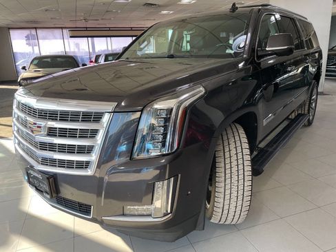 Used 2017 Cadillac Escalade ESV Premium Luxury w/ LPO, Radiant Package image 3