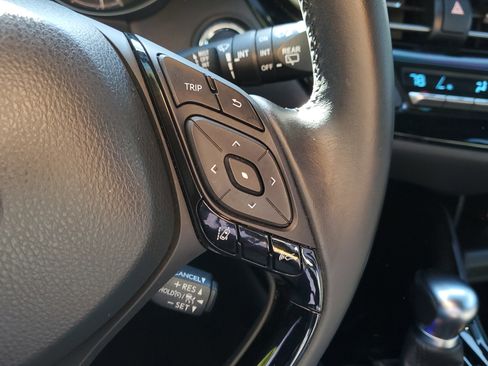 Used 2020 Toyota C-HR XLE image 22