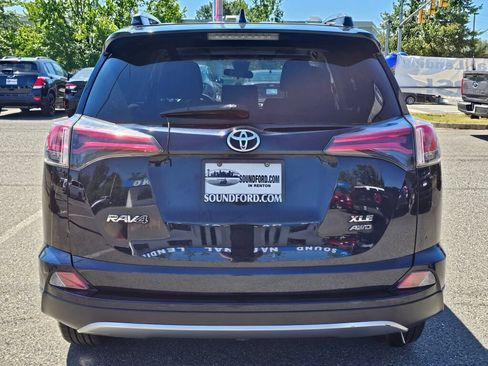 Used 2018 Toyota RAV4 XLE AWD/4WD image 4