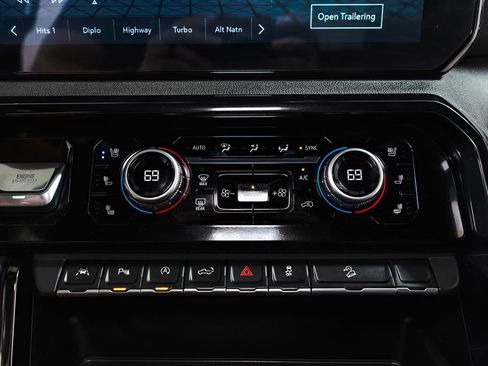 Used 2025 GMC Sierra 1500 AT4 image 16